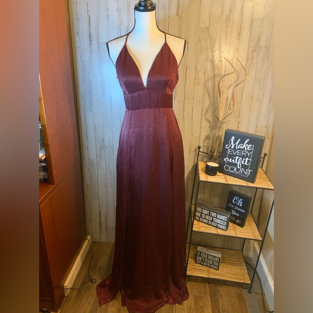 Hommage maroon evening gown. Size M. NWT